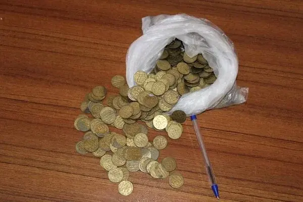 بزرگنمایی رسانه ها از ماجرای سکه های تقلبی کرمانشاه/عاملان پخش 150 سکه تقلبی در بازار کرمانشاه نقره داغ شدند